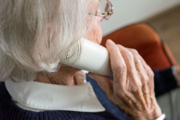 Truffe gli anziani: un volantino per prevenirle.